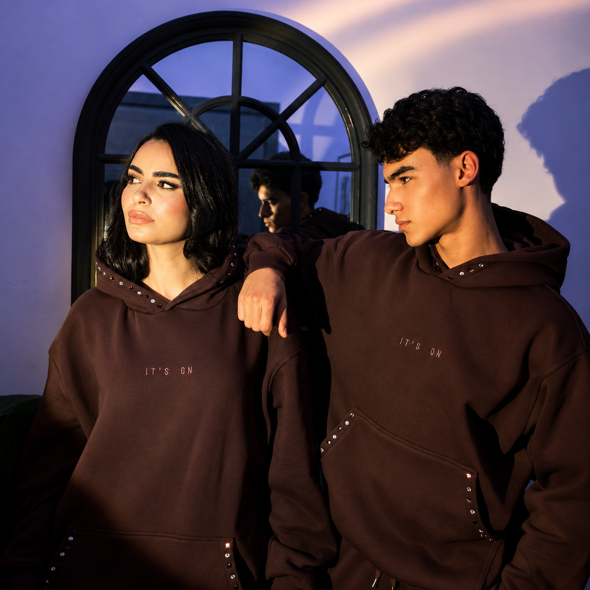 Ensemble Hoodie & Jogger Burgundy avec Perles et Broderies